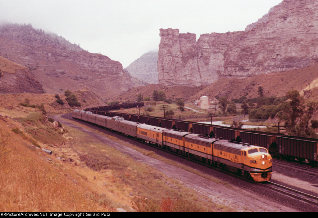 e/b Rio Grande Zephyr